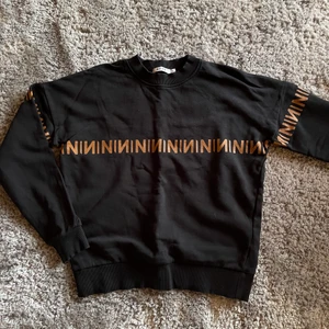 Nakd sweatshirt  - Nästintill oanvänd superskön sweatshirt från nakd. Toppskick. Köparen står för frakten💕