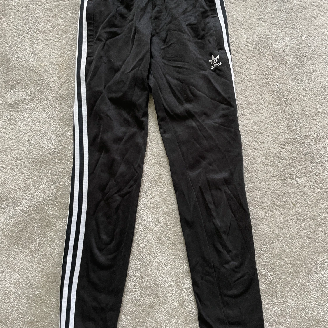 Adidasbyxor i bra skick