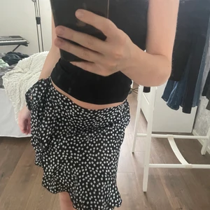 Kjol - Storlek XS med en justerbar rosett på sidan❤️‍🔥🫶🏼