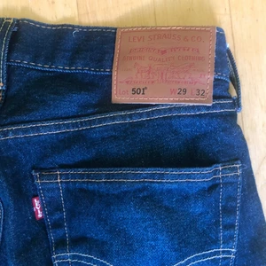 Levis 501 mörkblå - Sprillans nya Levis 501or i mörkblå