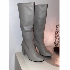 Stövlar med klack  - Superfina stövlar som tyvärr inte kommit till användning. 