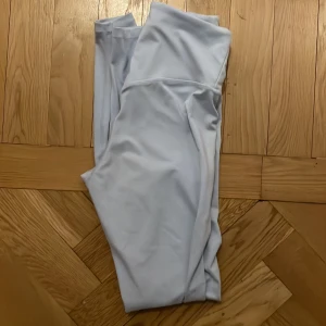 Byxor - Ett par tights💗 köpte för 200kr säljer för 75kr + frakt som är 30kr med frimärken   