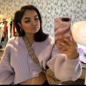 Stickad kofta  - Stickad lila kofta, fint skick! 