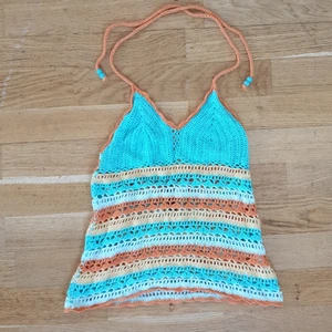 Virkad top  - Supersöt virkad topp, passar xs!                                    Bud:300kr