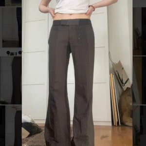 Lågmidjade grå byxor  - Mycket snygga grå lågmidjade kostymbyxor med vita ränder på. Älskar dessa men sälja pga behov av pengar. Frakt 66kr. Skriv för frågor💕
