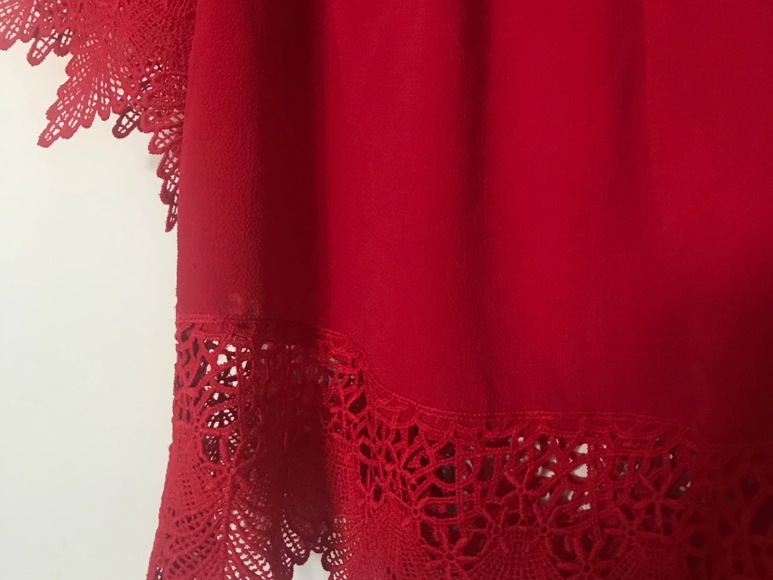 Röd tröja med spets ❤️⚡️🖤 - 90