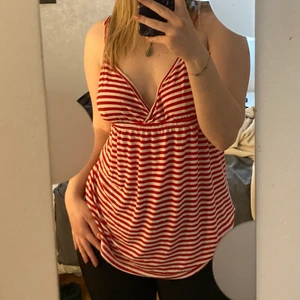 Linne - Randigt linne köpt här på plick! Jättebra skick❤️