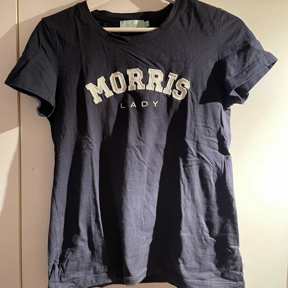 Marinblå t-shirt från Morris lady💗. T-shirts.