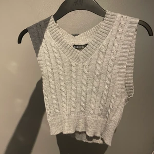 Grå tröja  - Väldigt kort! Passar xs/s❤️ frakt 12kr