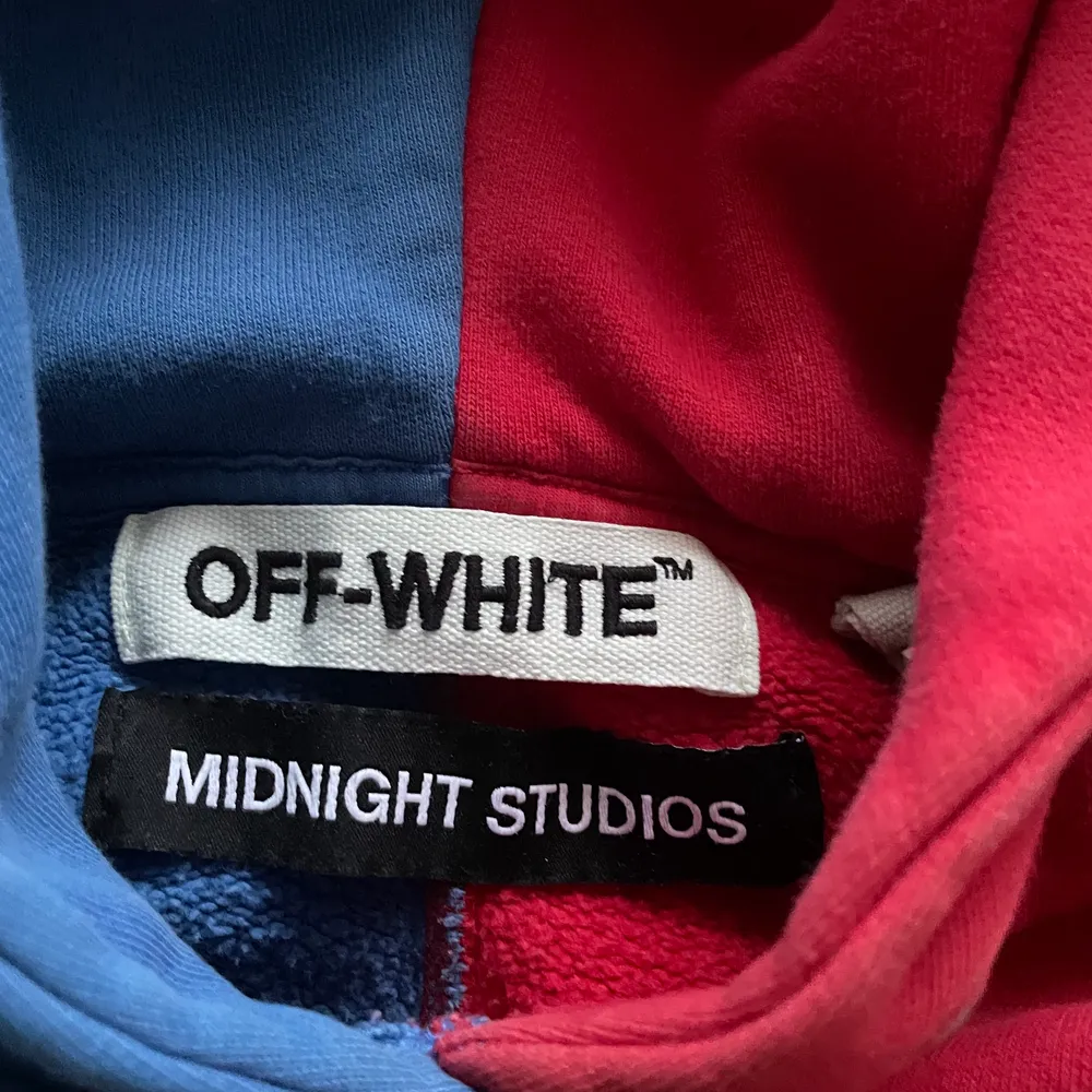 Collab mellan Off white Midnight studios. Size M i bra skick. Tröjor & Koftor.