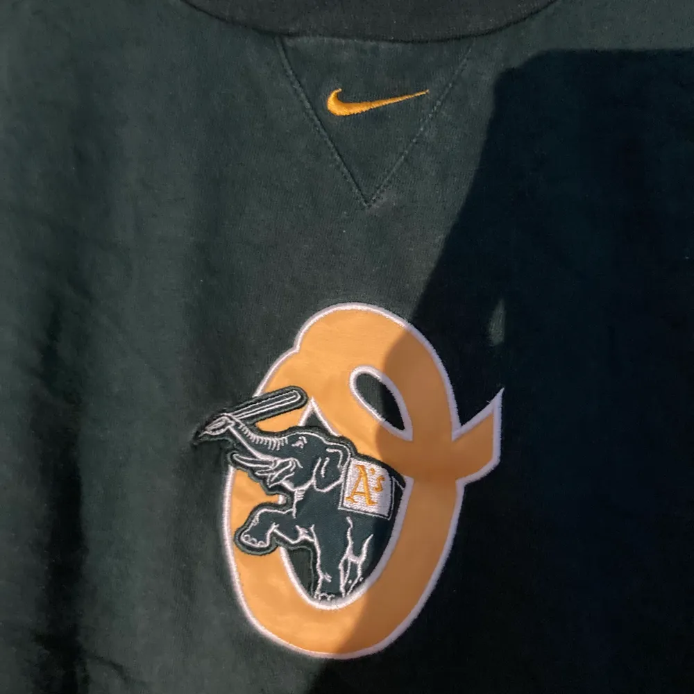 Vintage Nike Oakland Atheltics t shirt . Hoodies.