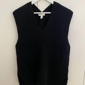 Stickad väst - Stickad väst från H&M. Storlek XS. 