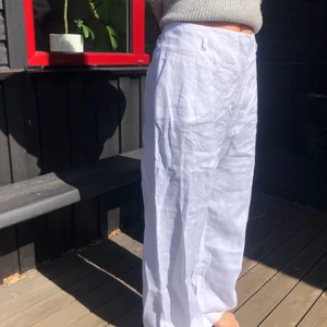 Linnebyxor  - Helt oanvända linnebyxor som är helt nya(endast provade) 💕 säljer dom då dom är lite långa på mig men sitter bra i midjan, jag är en S/M. Perfekta till sommaren🌸😍