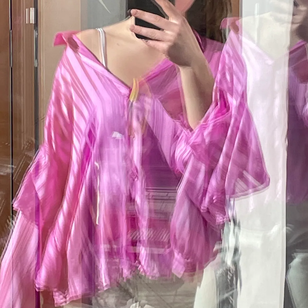 Superfin Rosa skjortblus från In wear Copenhagen strl 40, endast använd fåtal gånger. Köparen står för frakten & betalning sker via Swish!<3. Blusar.