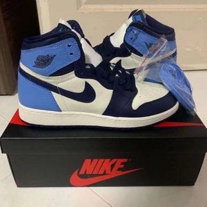 Jordans 1  - Säljer mina brors jordans stel 38,5 men passar 38-39, även dem är köpta utomlands, dem är 9/10 i skick då dem knappt är använda, kom privat för fler bilder (pris kan diskuteras vid snabbaffär)