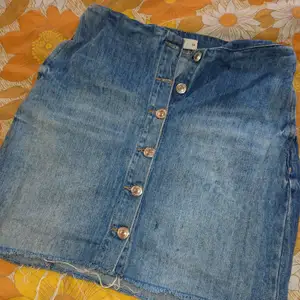 Gina tricot jeans kjol med sidfickor size 34 