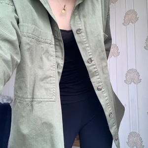 Jacka - Snygg grön jacka från lager 157! Säljer pga den kommer aldrig till användning tyvärr. 