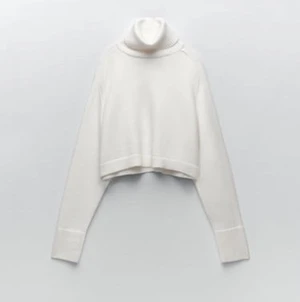 Zara knit turtle neck - Så najs och skön knit från zara! mysigaste materialet för dig som inte vill att de ska klia! croppad och lång i halsen❤️‍🔥 Aldrig använd där av priset!!! OP: 359