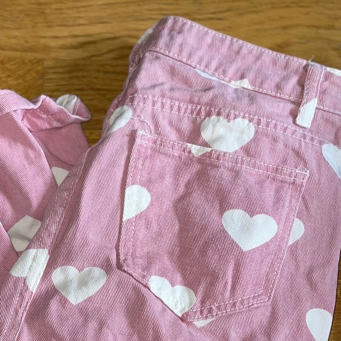 Rosa högmidjade jeans med hjärtan - 91