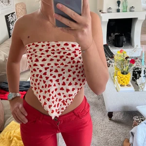 Scarf/sjal - supersöt sjal ! Nästintill aldrig använd, funkar som topp, att knyta i håret eller annat! 