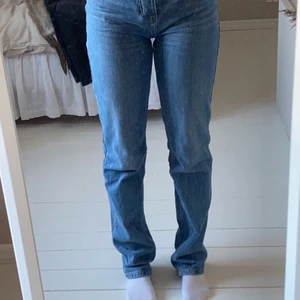 A-DSGN - Super snygga och bekväma jeans får Alice Stenlöf märke✨ Dock kommer de inte till användning längre💓 Jag är cirka 170