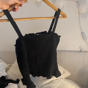 LINDEX TOPP - Stretchigt linne med justerbara band ( justerar mha av knappar, se bild 2)