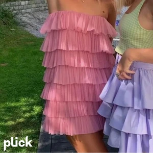 SÖKER ZARA KLÄNNING - Jag söker denna rosa klänningen och kan betala högt pris! Hör av er! Storlek XS eller S