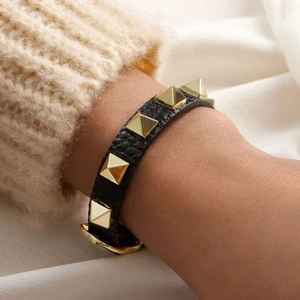   - Säljer detta liknande Valentino arman då jag aldrig använder det💋💋Frakten kostar 11kr