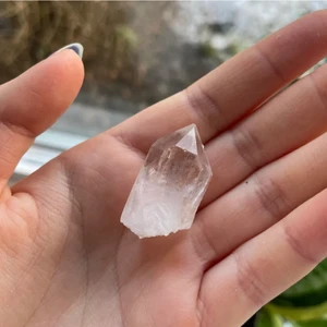 Ädelsten  - Säljer denna kristallen❤️Väldigt vacker och den kostar 60kr + 13kr frakt❤️🙌🏻