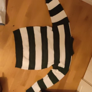 Knitwear vit och grön - Stickad tröja i storlek medium vit och grön