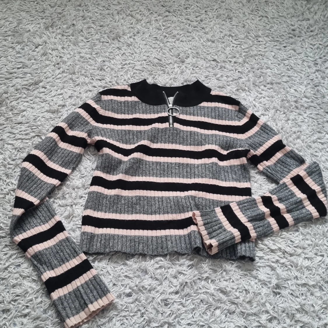 Långärmad stickad tröja