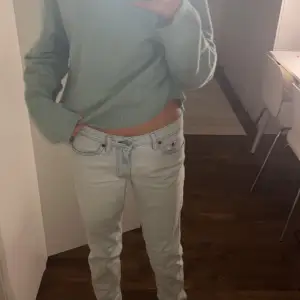 Ljusblå acne jeans som är skitcoola. Dom är i väldigt bra skick och sparsamt använda. Modellen finns inte kvar. 