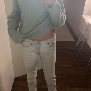 Acne jeans - Ljusblå acne jeans som är skitcoola. Dom är i väldigt bra skick och sparsamt använda. Modellen finns inte kvar. 