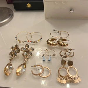 Smycken - Smycken som inte kommer till användning. Örhängen, armband och halsband 20kr st!  