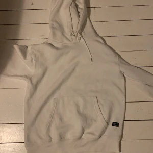 Jack and jones hoodie - Riktigt skön hoodie som jag vuxit ur, nypris 400kr. Dm för fler bilder och mer info