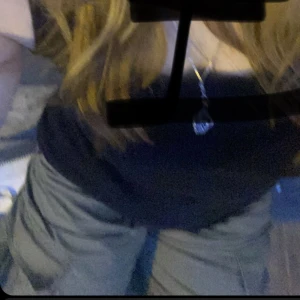 Gröna Cargo Lowaist - Ett par sköna gröna cargos från H&M. Bra skick, Säljer då jag ej använder längre. 