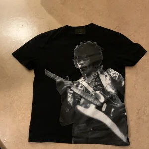 Limitato T-shirt - Sprillans ny limitato t-shirt i storlek L