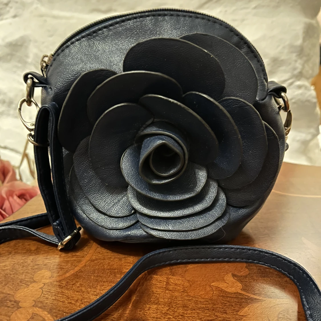 Marinblå axelväska 