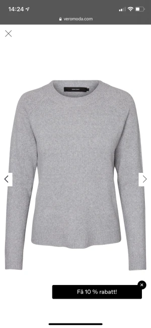 Grå stickad tröja - Hej! Säljer denna stickade tröja från vero Moda då den inte kommer till användning längre. Den är lite nopprig men annars i bra skick. Vid frågor eller funderingar är det bara att höra av sig 💓