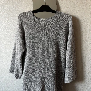Stickad tröja - Grå stickad tjocktröja från HM. Passar S också