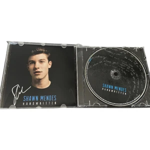 Signerad ’Handwritten’ CD - I bra skick inte spelad många gånger alls.