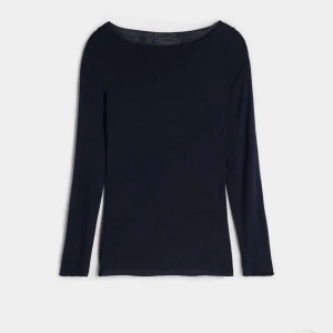 Intimissimi tröja - Säljer denna tröja ifrån intimissimi, den är endast testad på med lapp kvar så därav som ny.