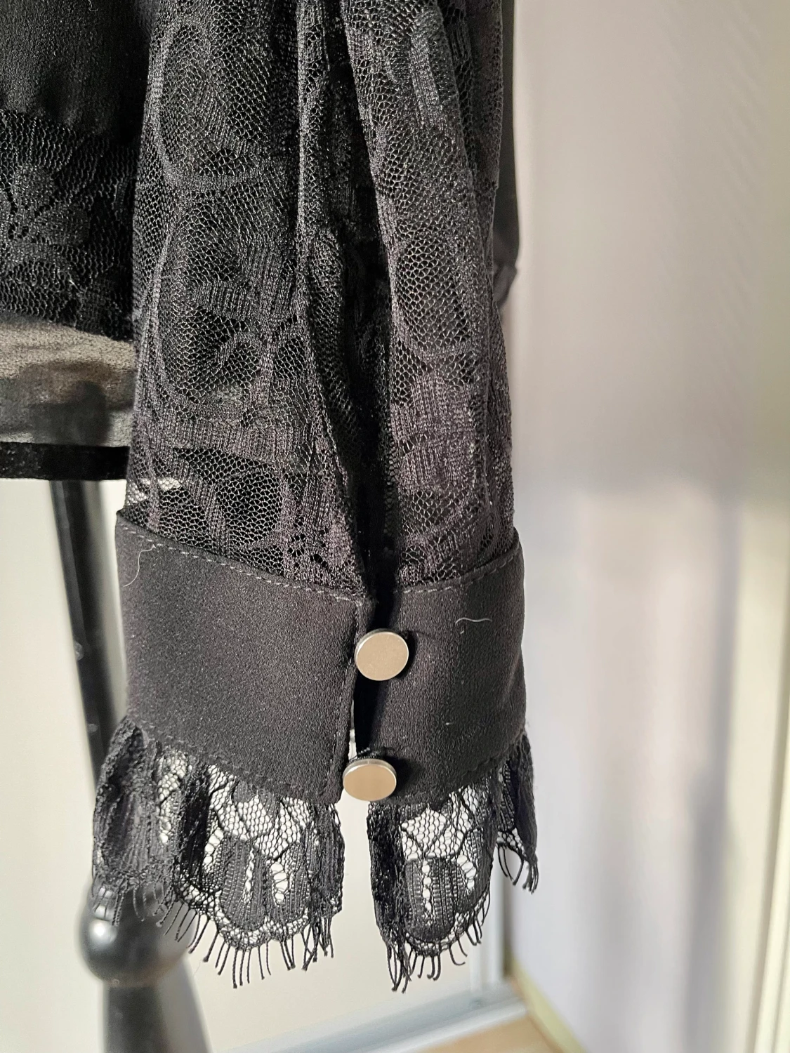 Blus med spetsiga armar St. L - 91