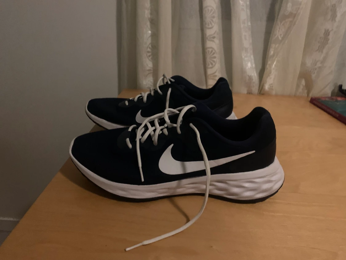 Nike skor inomhus/utomhus stl47,5