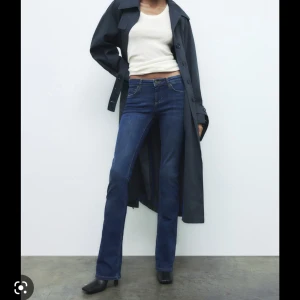 Lågmidjade jeans - Lågmidjade ”bootcut” jeans från zara. Väldigt stretchiga och långa i modellen (jag är 172cm). Använd ett fåtal gånger eftersom dem är för stora för mig.