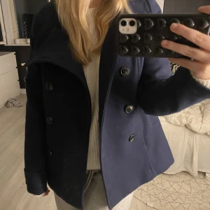 Kappa - As snygg varm kappa som inte kommer till använding! Inga tecken på användning alls så den är som helt ny!