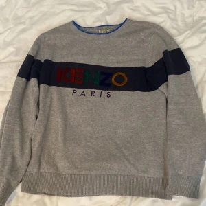 Kenzo tröja - En kenzo tröja köpt för 1300kr som jag säljer nu för 599kr! 9/10 i skick har använt den i några månader och vill nu sälja. Jag kan frakta eller mötas upp. Om ni har några frågor så kan ni kontakta!