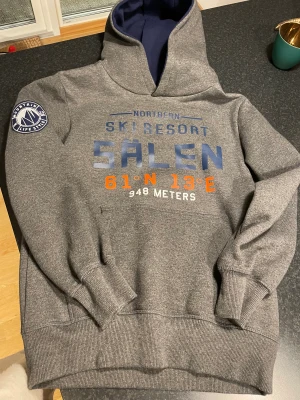 Sälen och Åre tröja  - 2 st tröjor, en Åre tröja och en Sälen tröja. 50 kr st