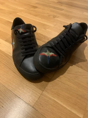 Arigato Finskor - Säljer Arigato skor som är i bra skick men har inte används mycket för att dom blev små. Pris kan diskuteras och tar emot byten.