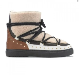 Inuikii skor - Säljer mina nästan helt oanvända pga ingen användning av de. Nypris 3400 kr.